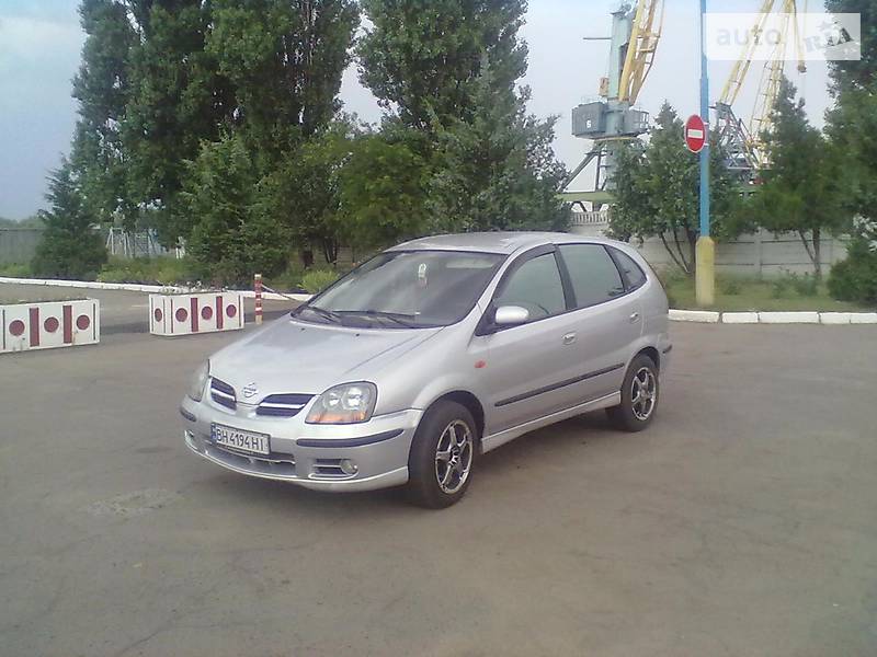Хетчбек Nissan Almera 2001 в Ізмаїлі