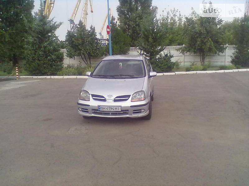 Хетчбек Nissan Almera 2001 в Ізмаїлі