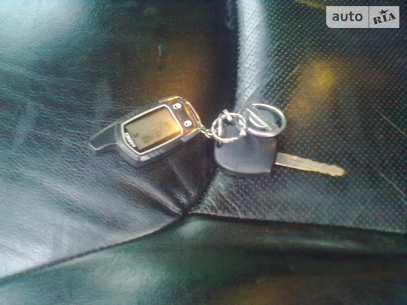 Хетчбек Nissan Almera 2001 в Ізмаїлі