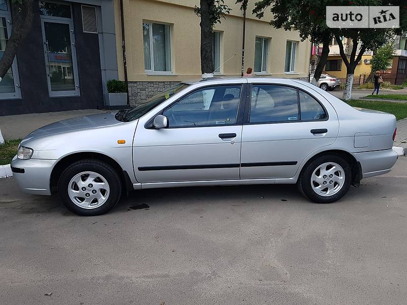 Седан Nissan Almera 1998 в Луцке