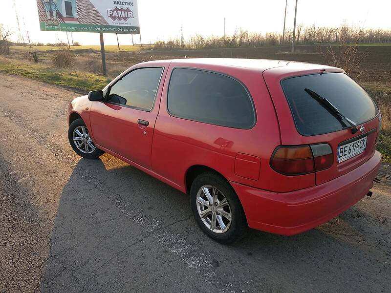 Хэтчбек Nissan Almera 1996 в Вознесенске