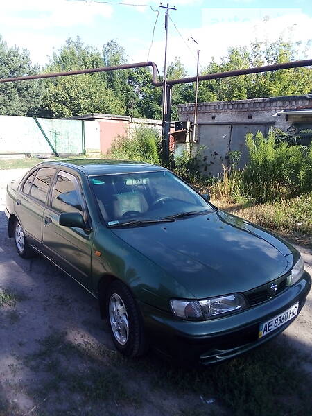 Седан Nissan Almera 2000 в Днепре