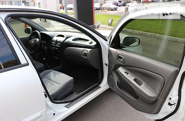 Седан Nissan Almera 2012 в Киеве