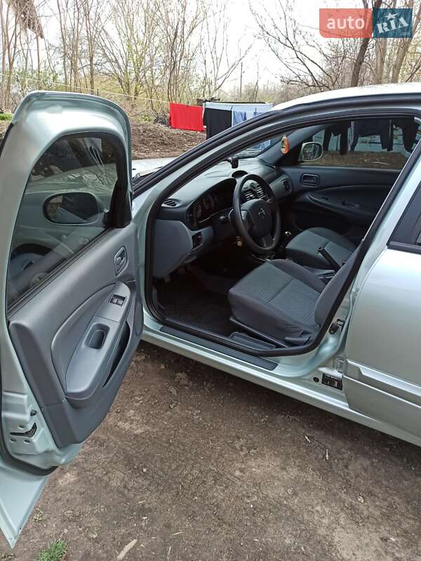 Седан Nissan Almera 2010 в Гайсину