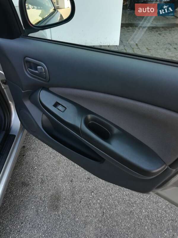 Седан Nissan Almera 2004 в Дніпрі