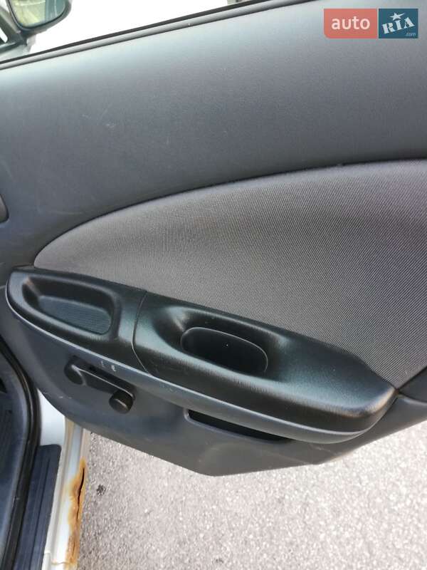 Седан Nissan Almera 2004 в Дніпрі