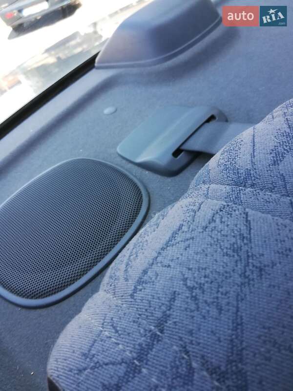 Седан Nissan Almera 2004 в Дніпрі