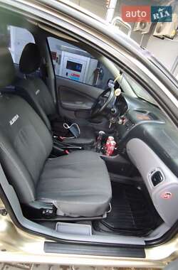 Седан Nissan Almera 2003 в Чорноморську