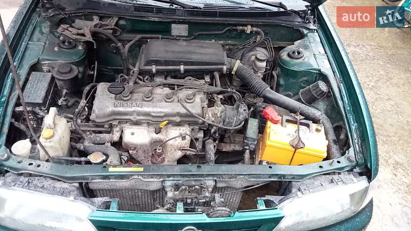 Хетчбек Nissan Almera 1996 в Івано-Франківську