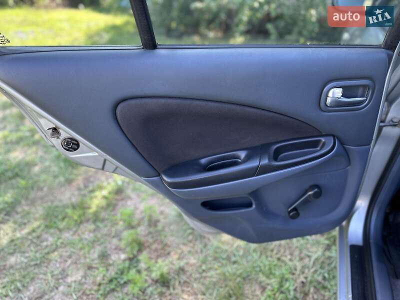 Седан Nissan Almera 2005 в Богодухіву