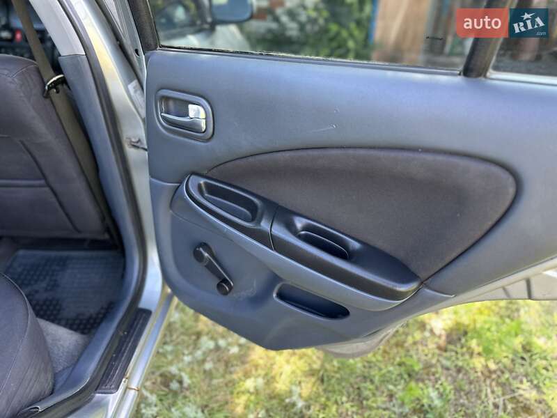 Седан Nissan Almera 2005 в Богодухіву