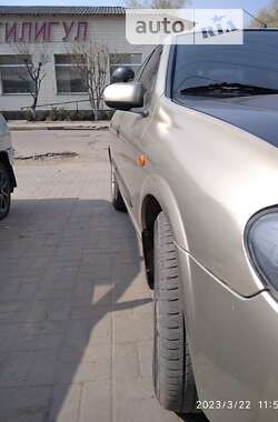 Седан Nissan Almera 2003 в Ананьеве
