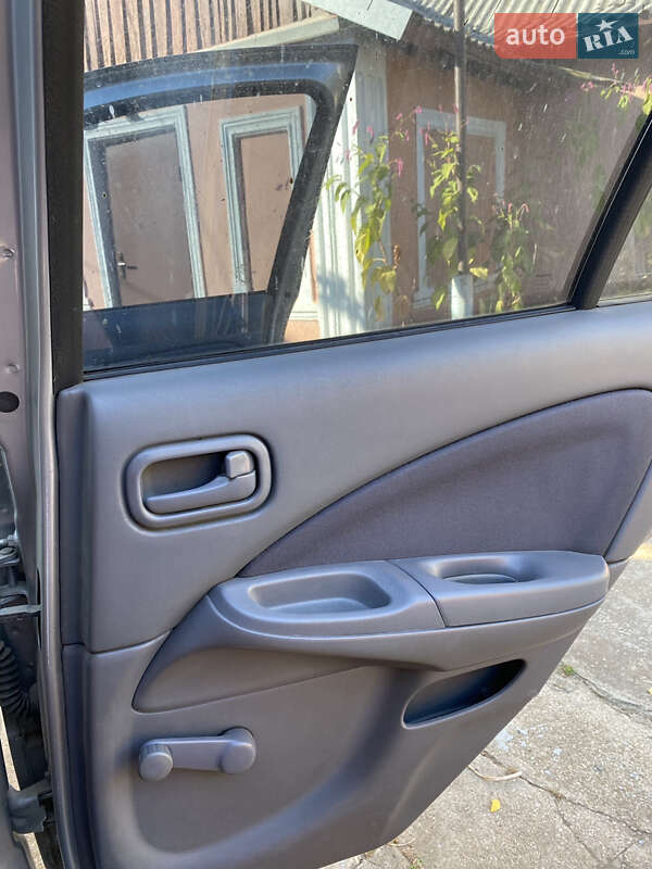 Седан Nissan Almera 2003 в Овідіополі