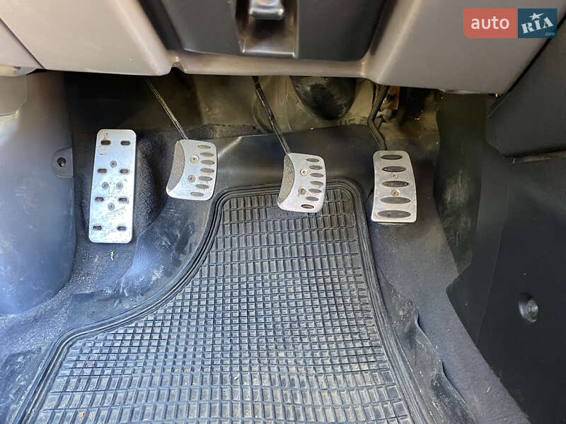 Седан Nissan Almera 2003 в Овідіополі