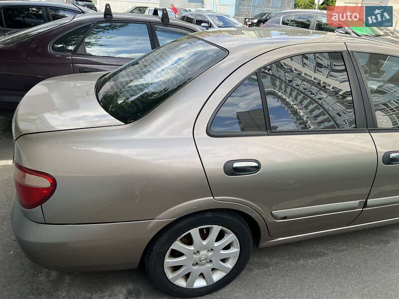 Седан Nissan Almera 2005 в Киеве