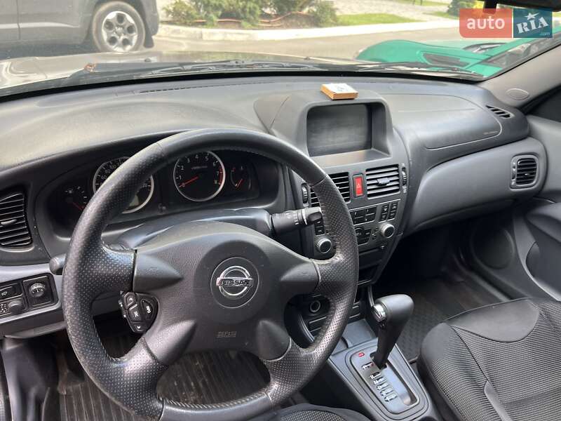 Седан Nissan Almera 2005 в Киеве