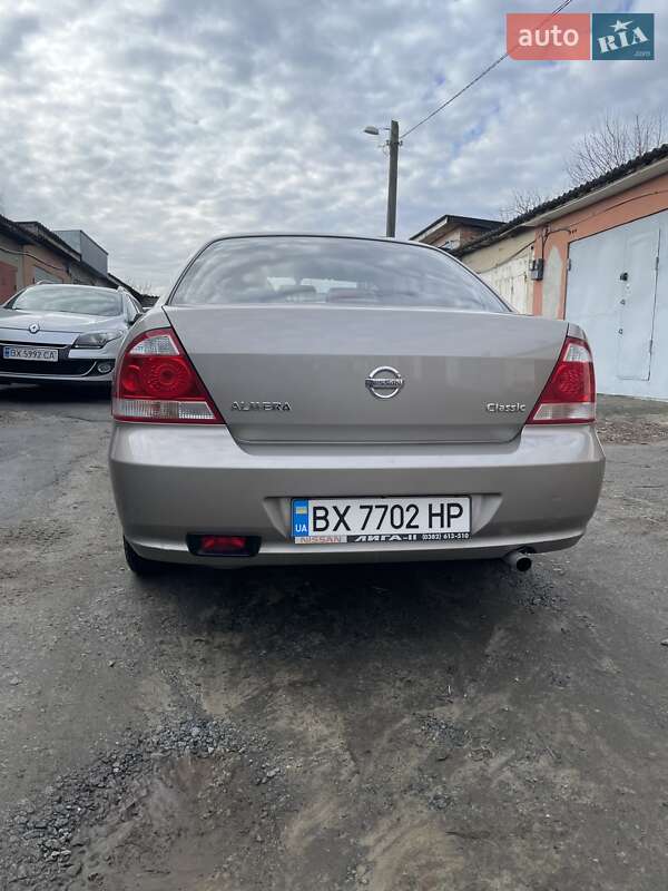 Седан Nissan Almera 2010 в Шепетівці
