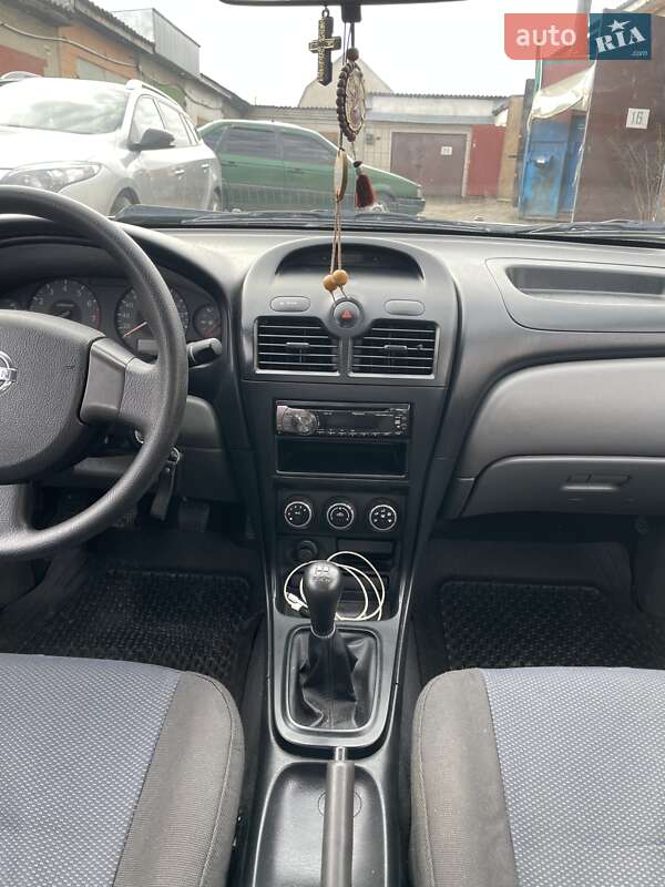 Седан Nissan Almera 2010 в Шепетівці