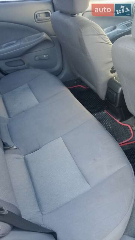 Седан Nissan Almera 2003 в Рівному
