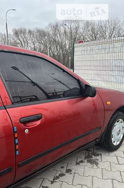 Седан Nissan Almera 1996 в Звягелі