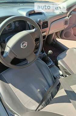 Седан Nissan Almera 2011 в Олевске