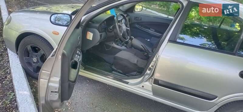 Седан Nissan Almera 2005 в Радивиліві