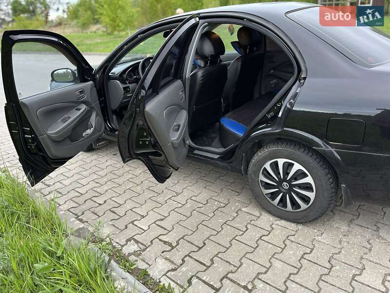 Седан Nissan Almera 2012 в Буче