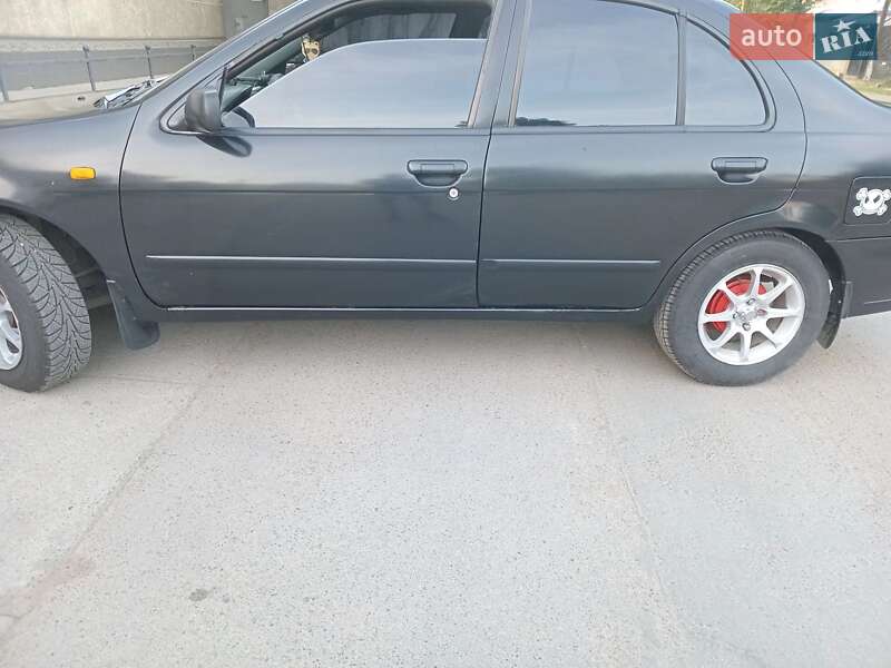 Седан Nissan Almera 1996 в Одессе