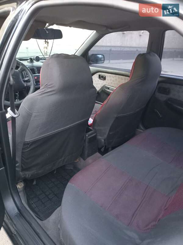 Седан Nissan Almera 1996 в Одессе