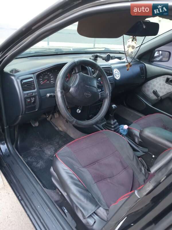 Седан Nissan Almera 1996 в Одессе