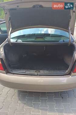 Седан Nissan Almera 2006 в Коломиї