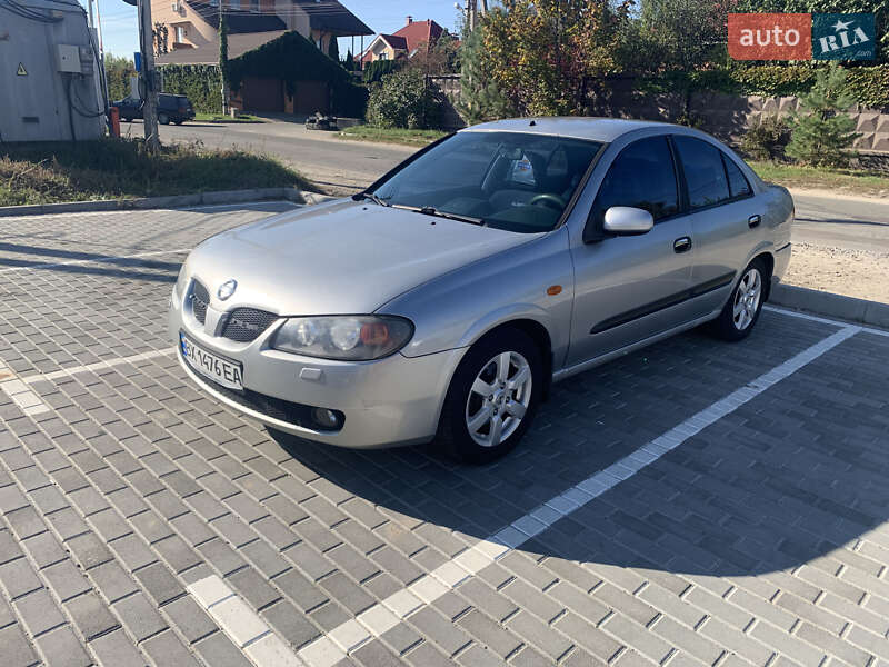 Седан Nissan Almera 2002 в Киеве