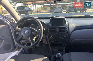 Седан Nissan Almera 2002 в Киеве