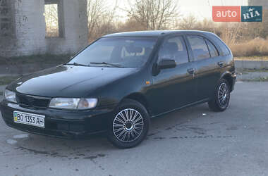 Седан Nissan Almera 1996 в Березному