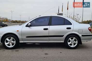 Седан Nissan Almera 2001 в Киеве