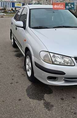 Седан Nissan Almera 2001 в Киеве