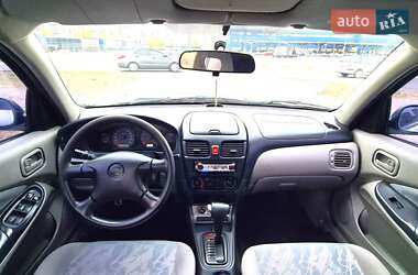 Седан Nissan Almera 2001 в Киеве