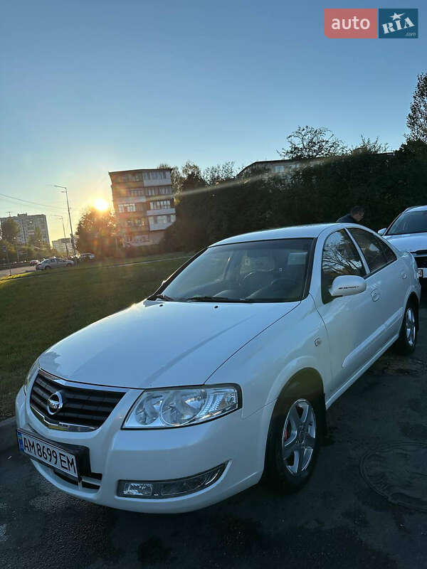 Седан Nissan Almera 2012 в Києві