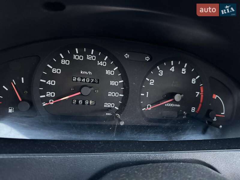 Хетчбек Nissan Almera 1997 в Львові