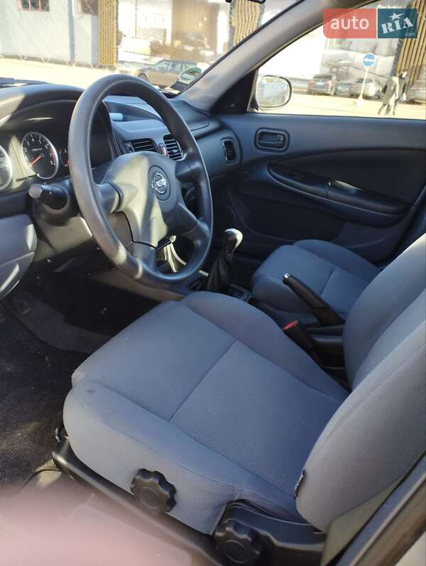 Хетчбек Nissan Almera 2006 в Житомирі