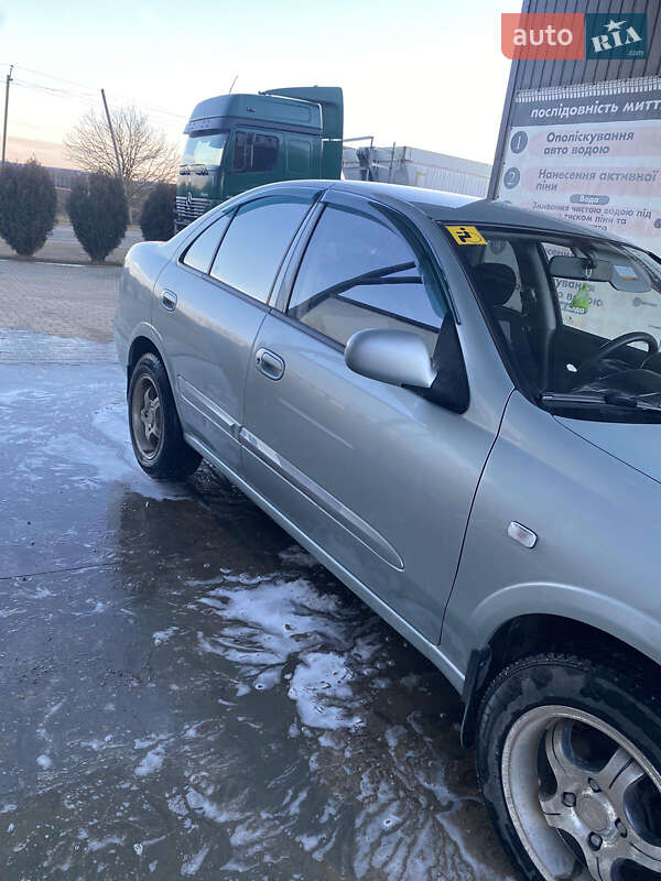 Седан Nissan Almera 2007 в Чернівцях