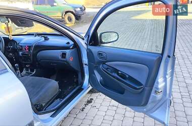 Хэтчбек Nissan Almera 2004 в Черновцах