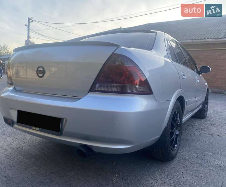 Седан Nissan Almera 2010 в Киеве