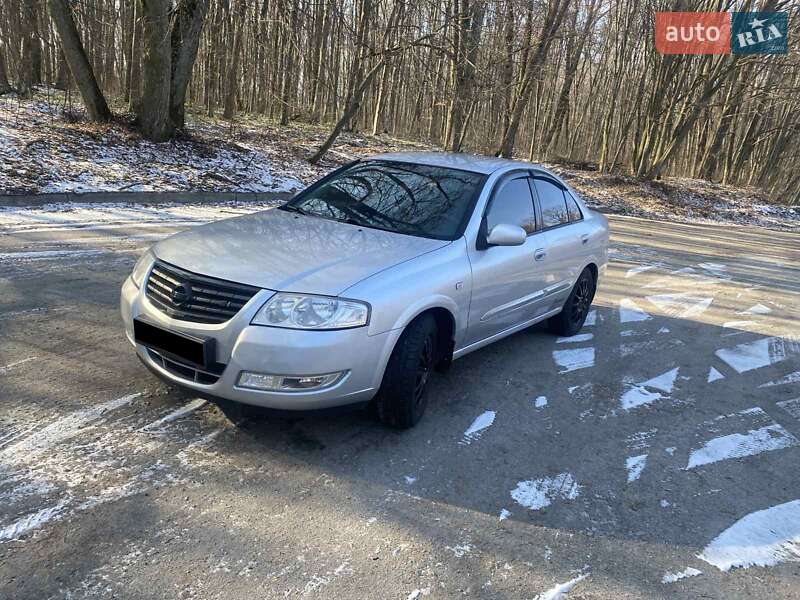 Седан Nissan Almera 2010 в Киеве