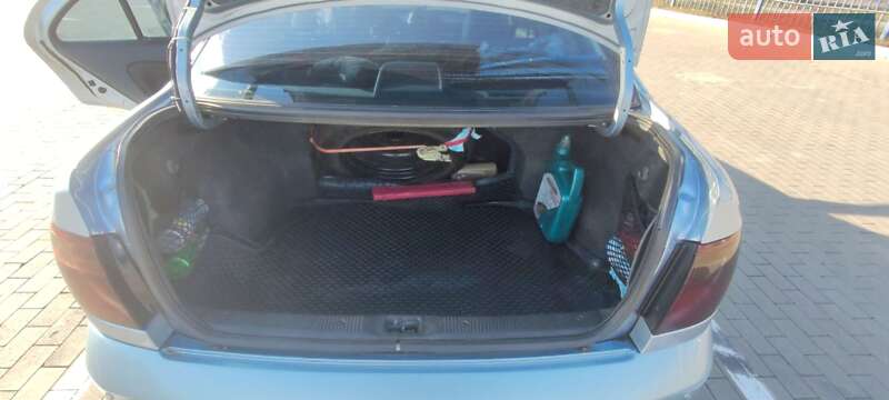 Седан Nissan Almera 2005 в Одесі