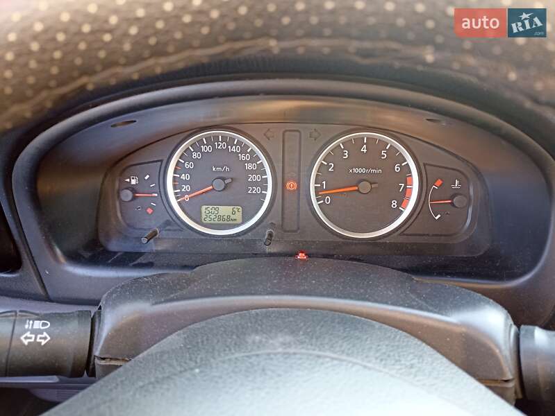 Седан Nissan Almera 2004 в Хмельницькому