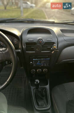 Седан Nissan Almera 2010 в 