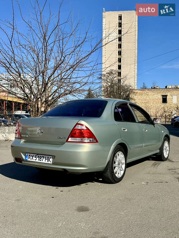 Седан Nissan Almera 2011 в Киеве