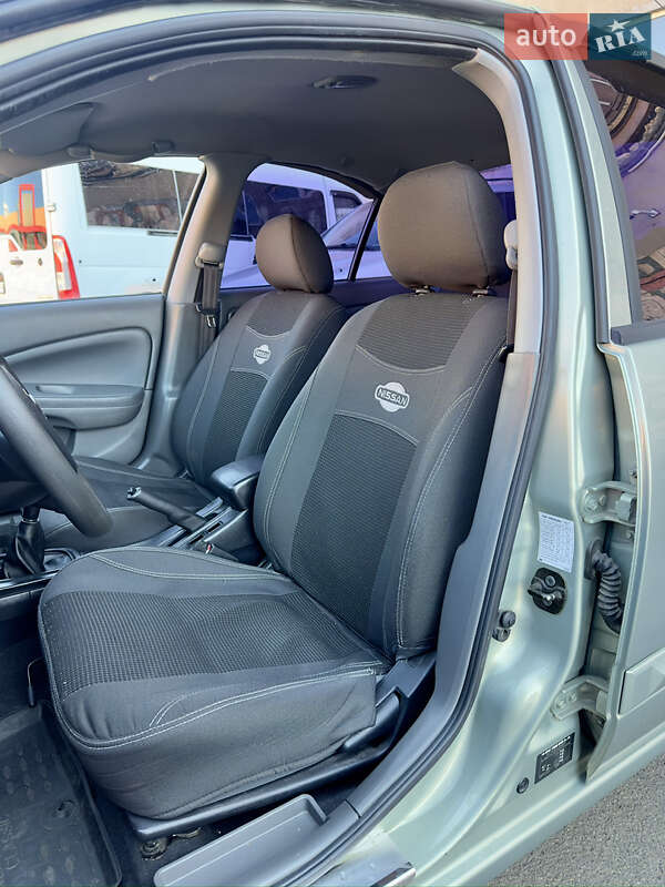 Седан Nissan Almera 2011 в Киеве