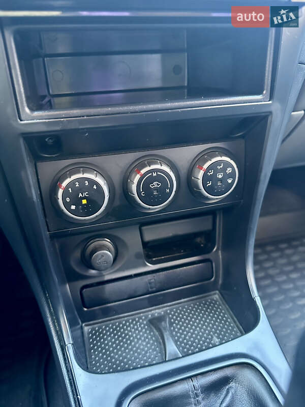 Седан Nissan Almera 2011 в Киеве